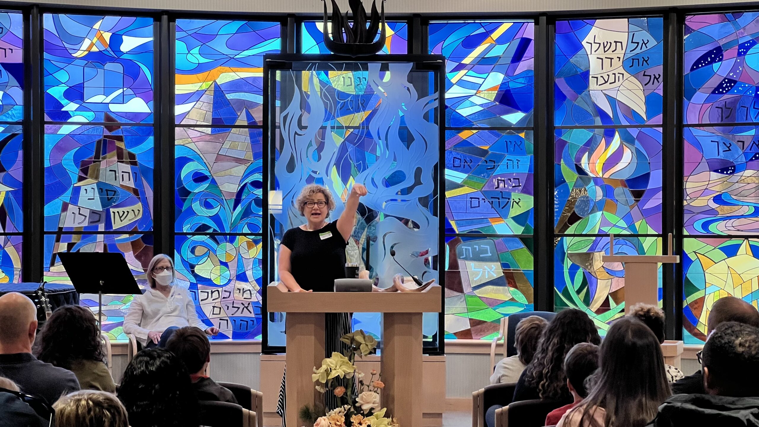 Sally Jo Bronner - Temple Ohev Sholom Religious School Director welcoming the class of 2023-2023